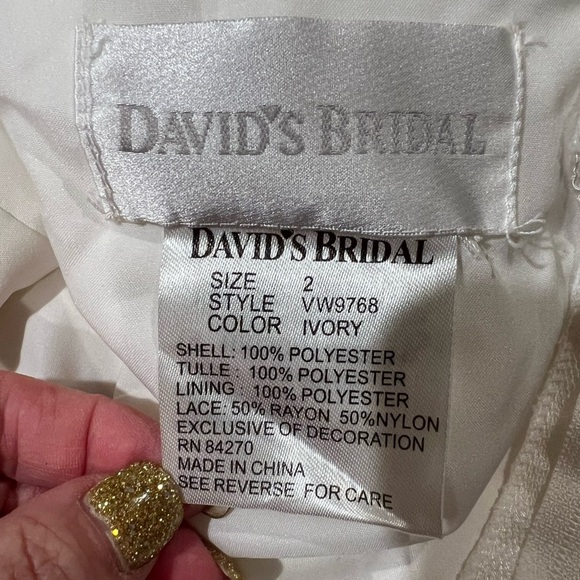 NWT David’s Bridal Ivory Cap Sleeve Lace Trumpet Wedding Dress Size 2 - $599 - Picture 12 of 15